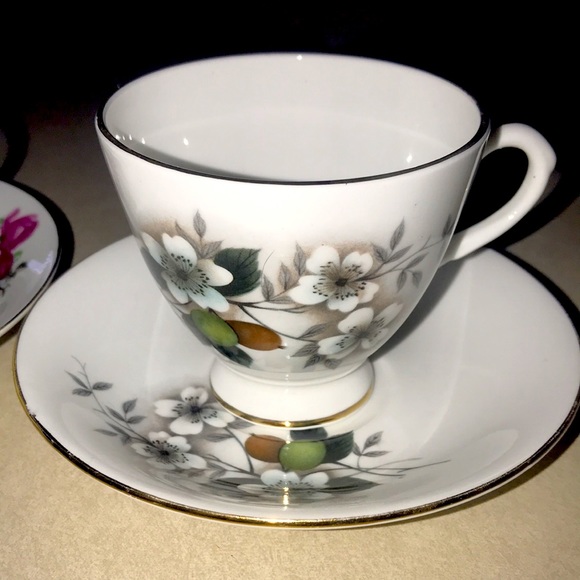 Fine Bone China Tea Set โ England โ 1875 - 4 PCs๐๐ - Picture 3 of 4